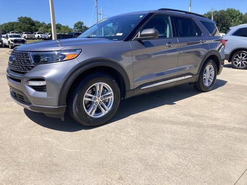 Gray Metallic 2022 Ford Explorer XLT