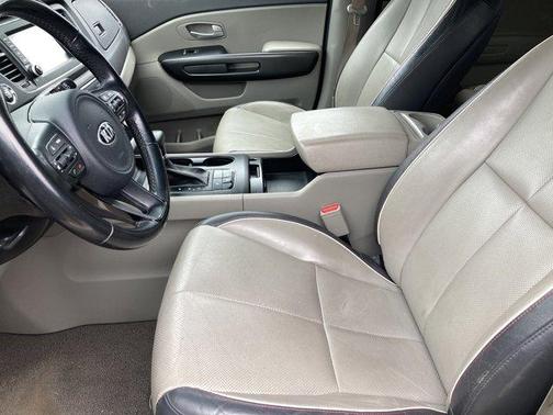 Silky Silver 2018 Kia Sedona LX