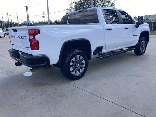 Summit White 2024 Chevrolet Silverado 2500 Custom