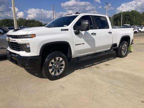 Summit White 2024 Chevrolet Silverado 2500 Custom