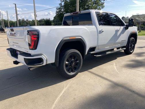 Summit White 2024 GMC Sierra 2500 AT4