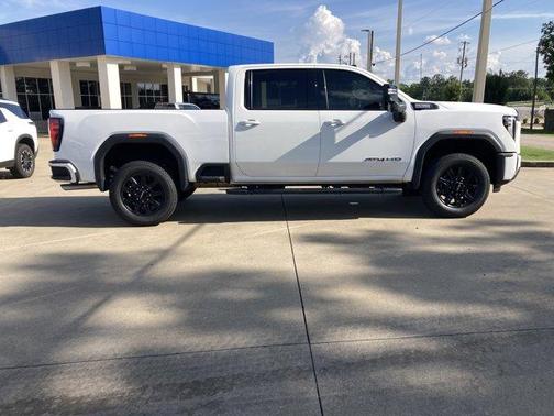 Summit White 2024 GMC Sierra 2500 AT4
