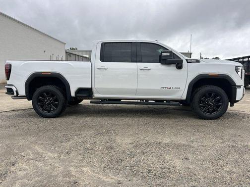 Summit White 2024 GMC Sierra 2500 AT4