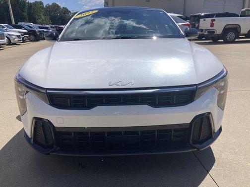 Snow White Pearl 2025 Kia K4 GT-Line