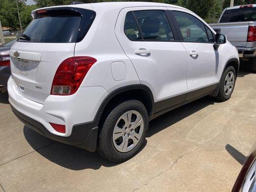 Summit White 2018 Chevrolet Trax LS