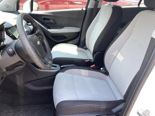 Summit White 2018 Chevrolet Trax LS