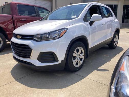 Summit White 2018 Chevrolet Trax LS