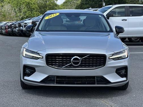 Bright Silver Metallic 2022 Volvo S60