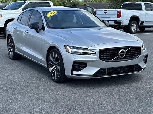 Bright Silver Metallic 2022 Volvo S60