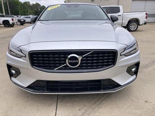 Bright Silver Metallic 2022 Volvo S60
