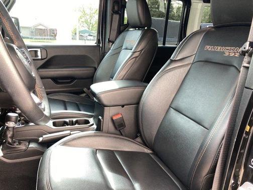 Black Clearcoat 2023 Jeep Wrangler Rubicon 392