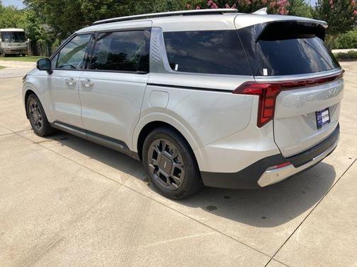 2025 Kia Carnival SX