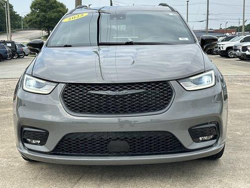 Ceramic Gray Clearcoat 2025 Chrysler Pacifica Limited