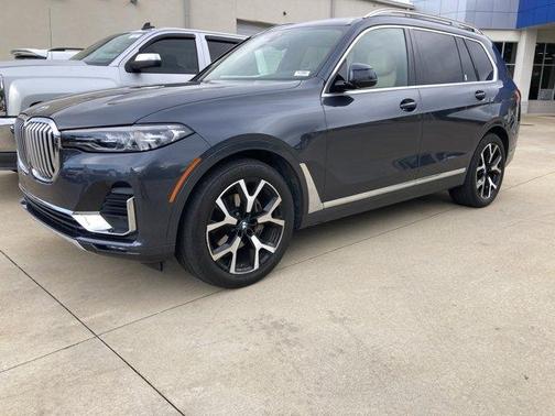 Arctic Gray Metallic 2021 BMW X7 xDrive40i