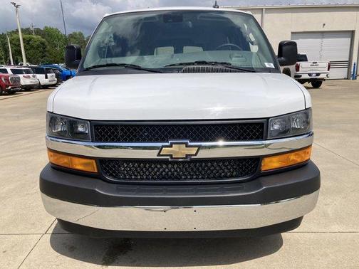 2024 Chevrolet Express 3500 LT
