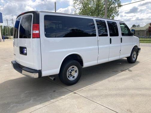 2024 Chevrolet Express 3500 LT