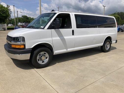 2024 Chevrolet Express 3500 LT