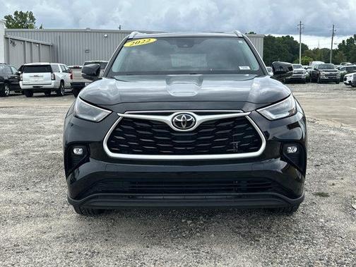 Midnight Black Metallic 2022 Toyota Highlander XLE