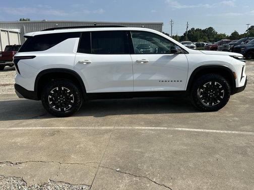 Summit White 2024 Chevrolet Traverse Z71