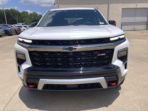 Summit White 2024 Chevrolet Traverse Z71