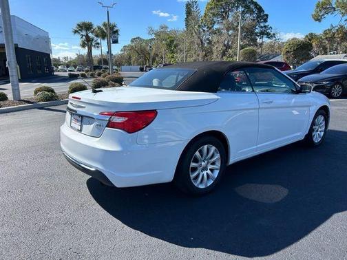 2013 Chrysler 200 Touring