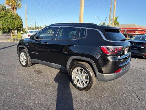 Diamond Black 2022 Jeep Compass Latitude Lux