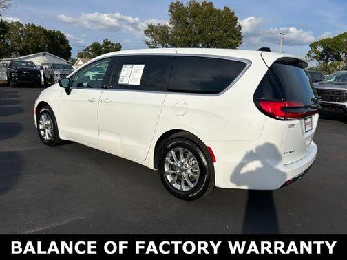 2024 Chrysler Pacifica Touring-L