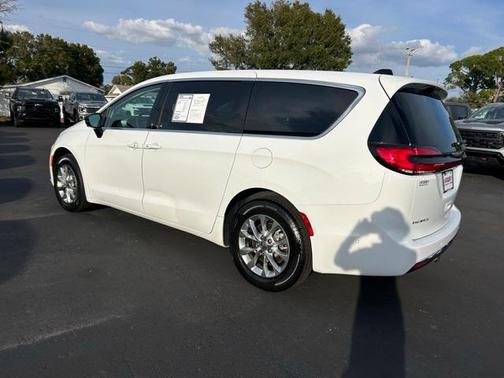 2024 Chrysler Pacifica Touring-L
