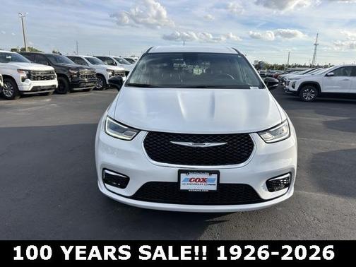 2024 Chrysler Pacifica Touring-L