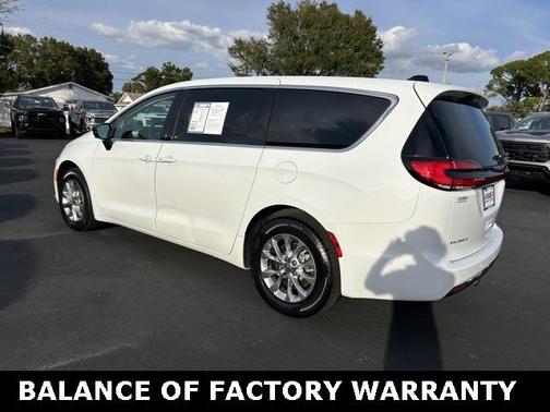 2024 Chrysler Pacifica Touring-L
