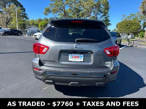 2018 Nissan Pathfinder SL