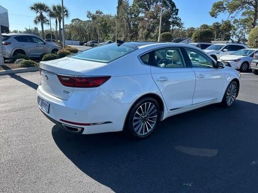 2017 Kia Cadenza Technology