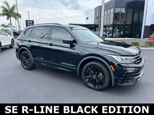 Deep Black Pearl Effect 2022 Volkswagen Tiguan 2.0T SE R-Line Black