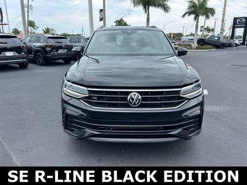 Deep Black Pearl Effect 2022 Volkswagen Tiguan 2.0T SE R-Line Black
