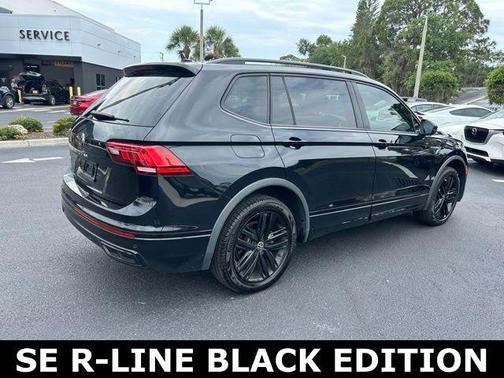 Deep Black Pearl Effect 2022 Volkswagen Tiguan 2.0T SE R-Line Black