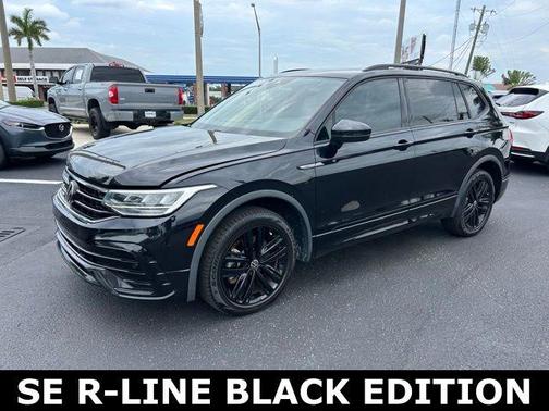 Deep Black Pearl Effect 2022 Volkswagen Tiguan 2.0T SE R-Line Black