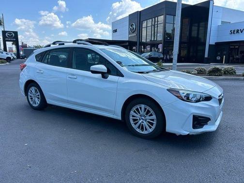 Crystal White Pearl 2018 Subaru Impreza 2.0i Premium