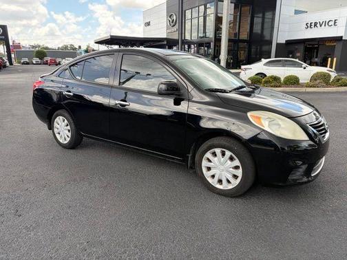 Super Black 2012 Nissan Versa 1.6 SV
