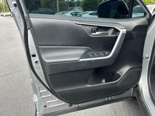 Silver Sky Metallic 2022 Toyota RAV4 XLE