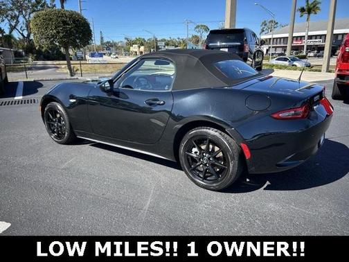 2022 Mazda MX-5 Miata Sport