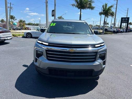Sterling Gray Metallic 2025 Chevrolet Traverse LT