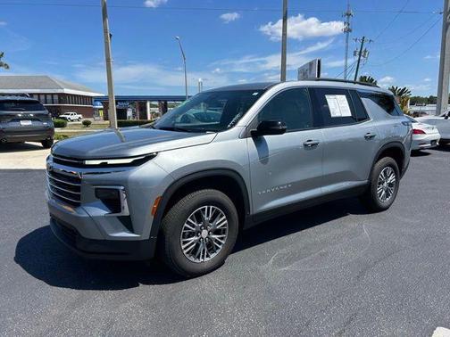 Sterling Gray Metallic 2025 Chevrolet Traverse LT
