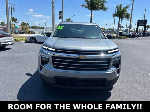 Sterling Gray Metallic 2025 Chevrolet Traverse LT