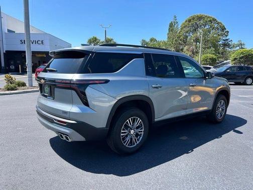 Sterling Gray Metallic 2025 Chevrolet Traverse LT