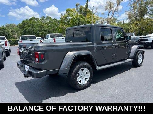 Crystal Metallic 2023 Jeep Gladiator Sport