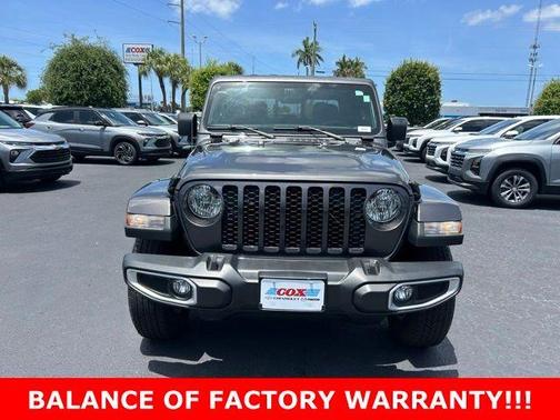 Crystal Metallic 2023 Jeep Gladiator Sport