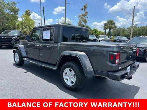 Crystal Metallic 2023 Jeep Gladiator Sport