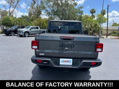 Crystal Metallic 2023 Jeep Gladiator Sport