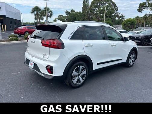 Snow White Pearl 2022 Kia Niro LX