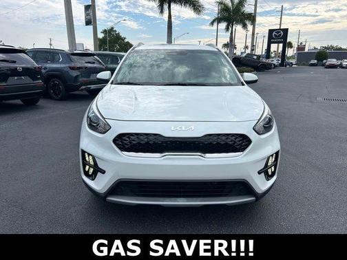 Snow White Pearl 2022 Kia Niro LX